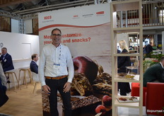 Adrian Kolb vertelt dat Ravensbergen zich specialiseert in 'custom made snacks', ook biologisch.